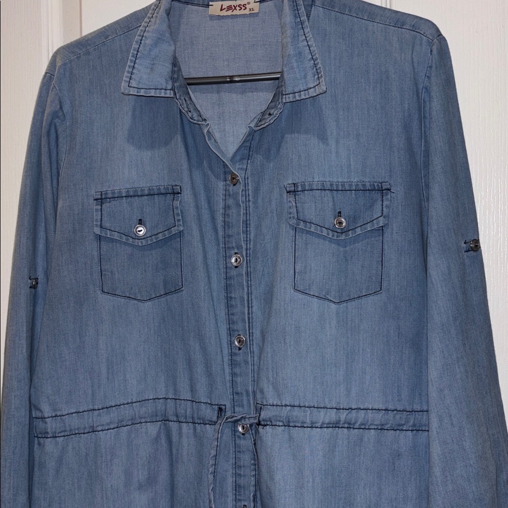 LEXSS BRAND BLUE DENIM DRESS L/S WITH DRAW STRING BUTTON CLOSURE
SIZE XL